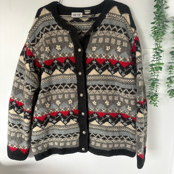 Skyr Sweaters - Vintage SKYR 100% Wool Nordic Floral Cardigan XL Silver Crest Buttons Cottagecor